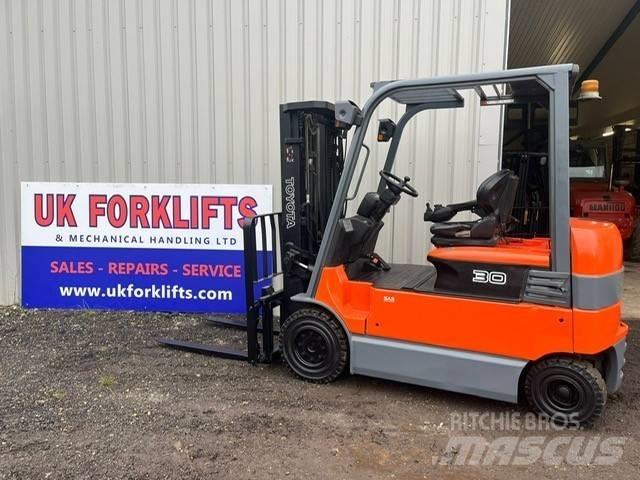 Toyota 7 FBM 30 شاحنات ذات رافعات شوكية تعمل بالكهرباء