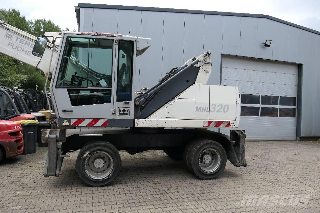 Fuchs MHL 320 مناولات المخلفات / مناولات صناعية