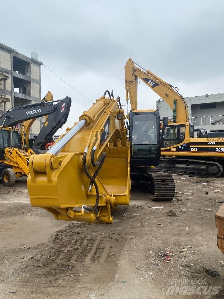 CAT 320 C حفارات زحافة