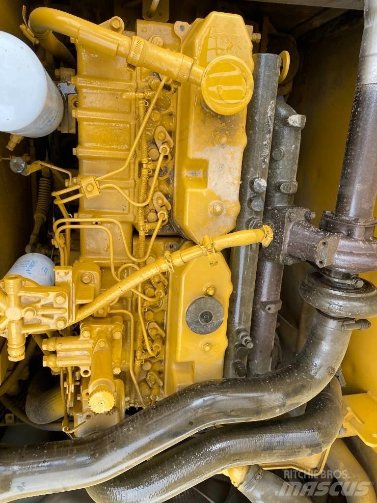CAT 320 C حفارات زحافة