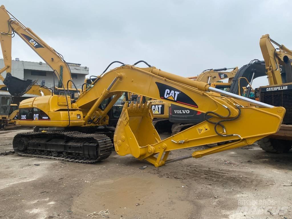 CAT 320 C حفارات زحافة