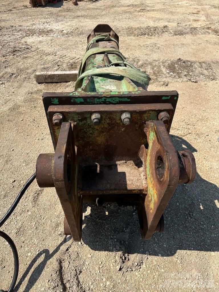 Montabert V 32 مطارق / كسارات
