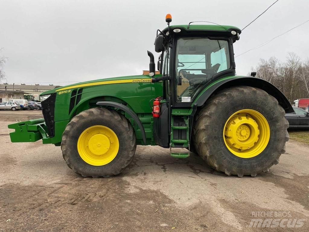 John Deere 8370R الجرارات