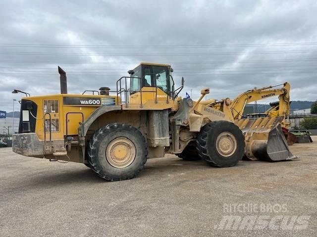 Komatsu WA 600-6 لوادر بعجل