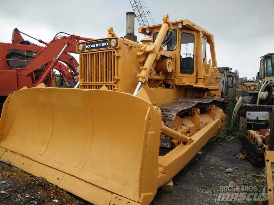 Komatsu d155a-1 بلدوزرات مجنزرة