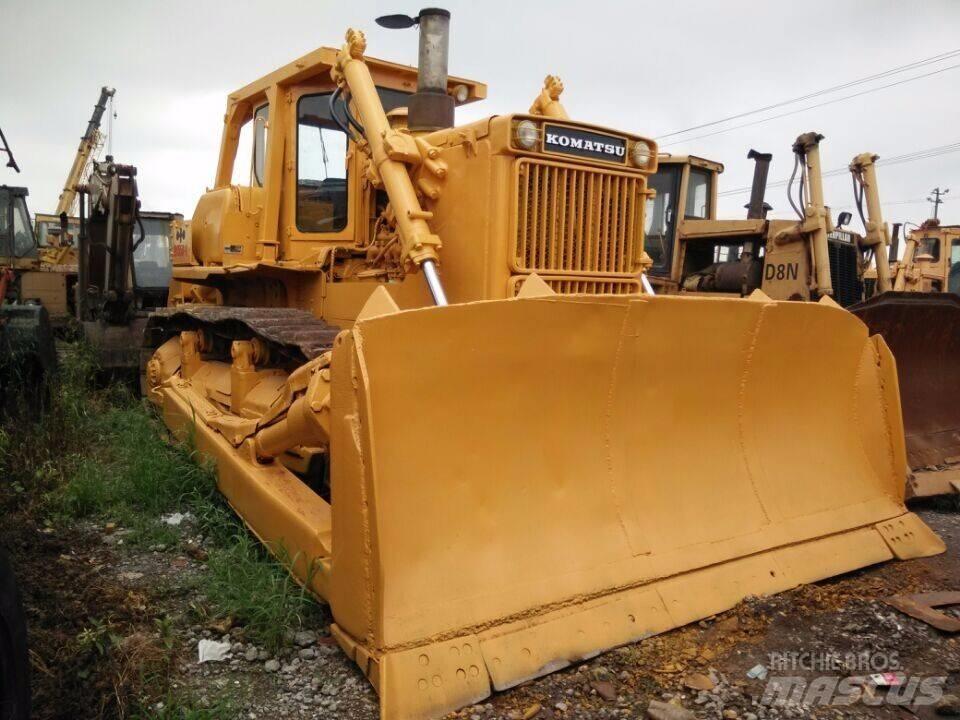 Komatsu d155a-1 بلدوزرات مجنزرة