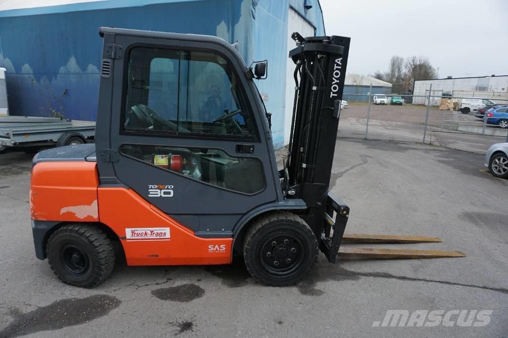 Toyota 52-8FDF30 شاحنات الديزل