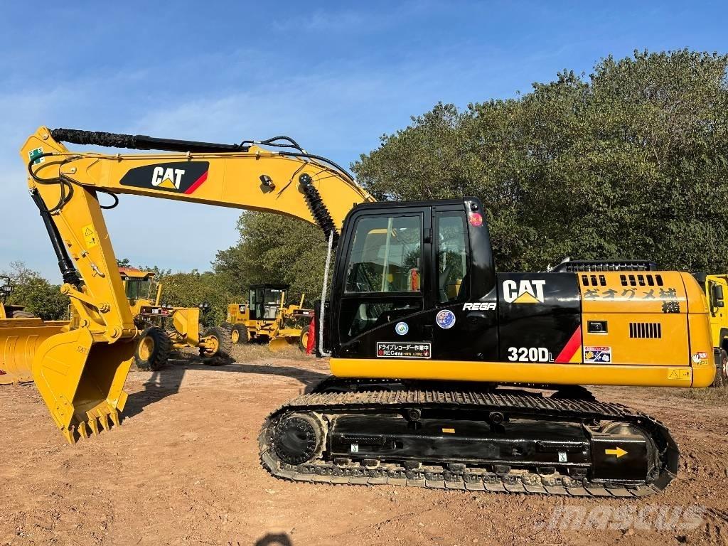 CAT 320 D L حفارات زحافة