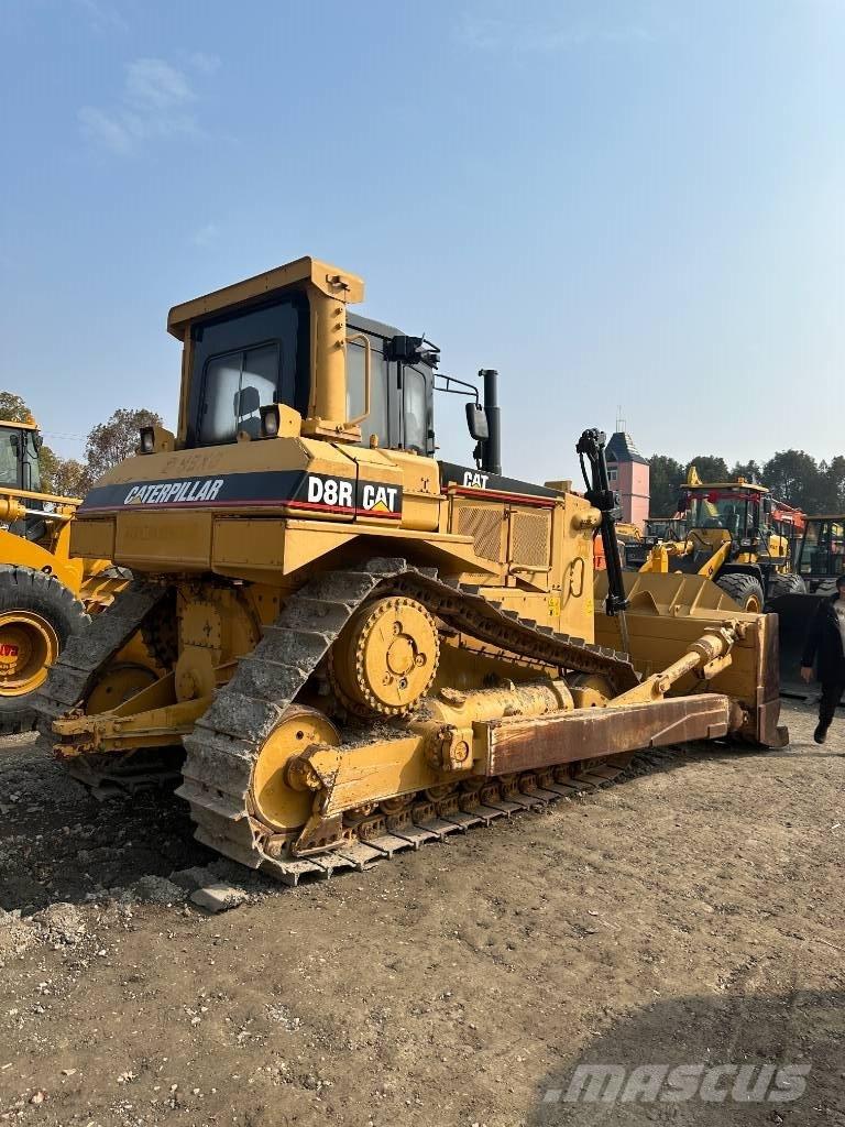 CAT D8R بلدوزرات مجنزرة