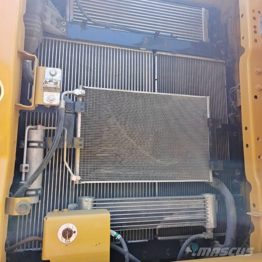 CAT 330 GC حفارات زحافة