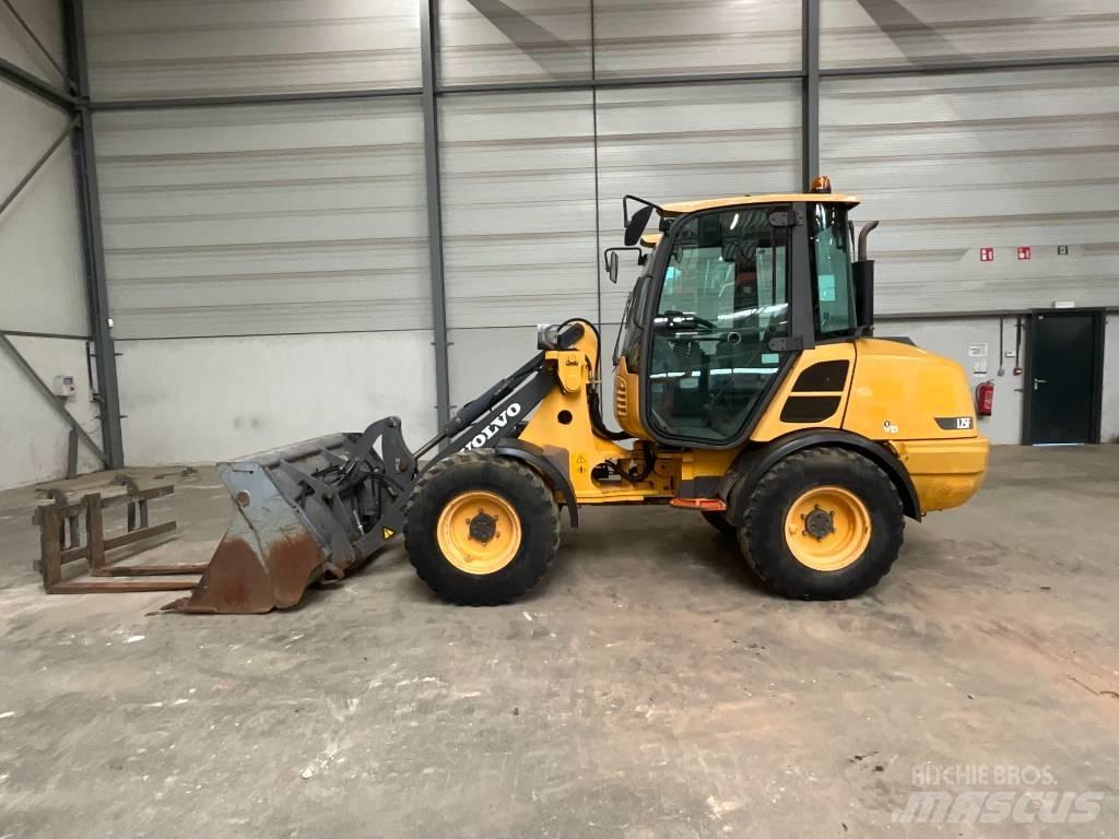 Volvo L 25 F لوادر بعجل