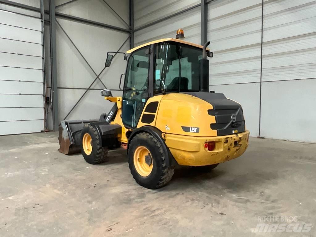 Volvo L 25 F لوادر بعجل
