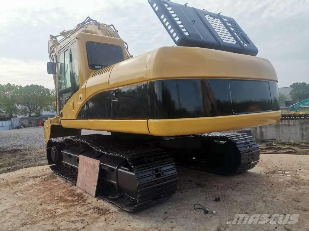 CAT 325C حفارات زحافة