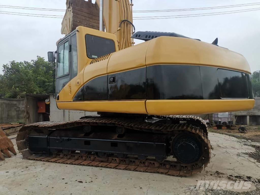CAT 325C حفارات زحافة