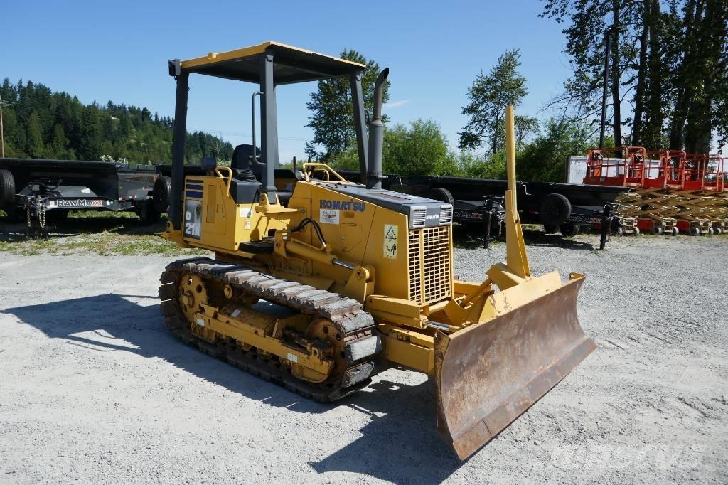 Komatsu D21A-8 بلدوزرات مجنزرة