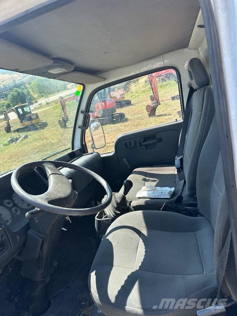 Nissan CABSTAR 35.13 المنصات الهوائية المثبتة على مقطورة