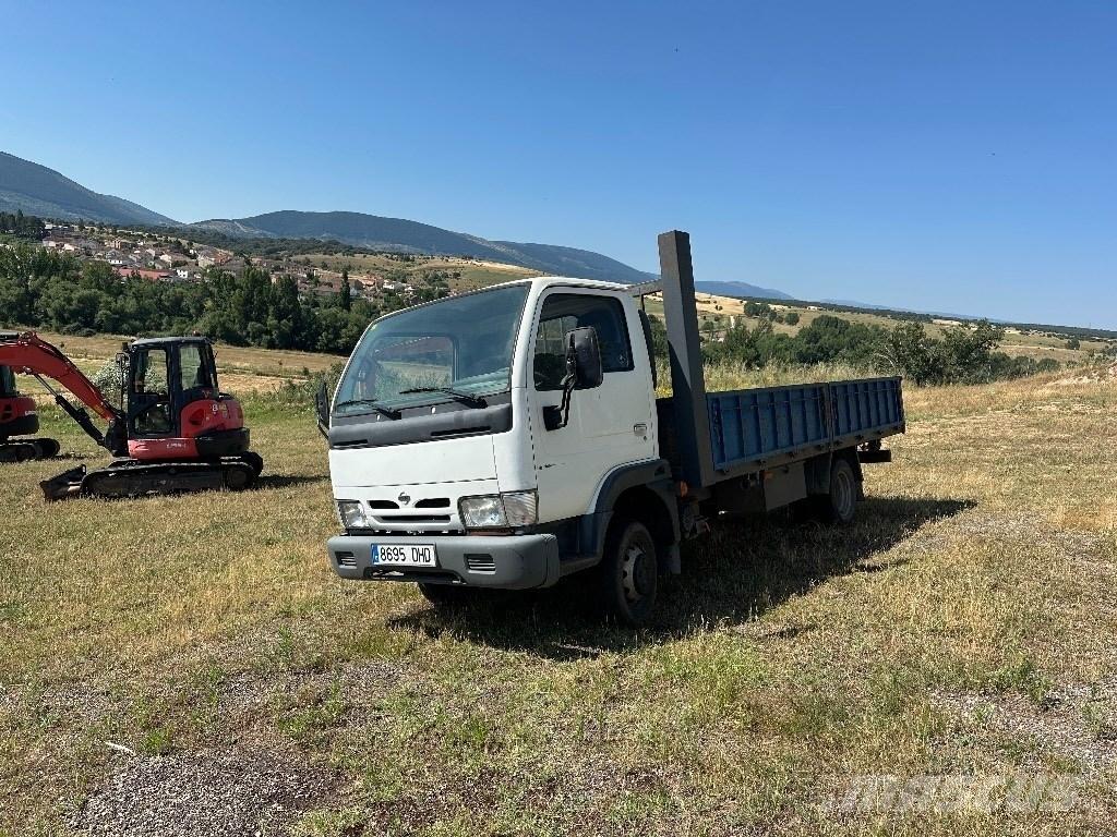 Nissan CABSTAR 35.13 المنصات الهوائية المثبتة على مقطورة