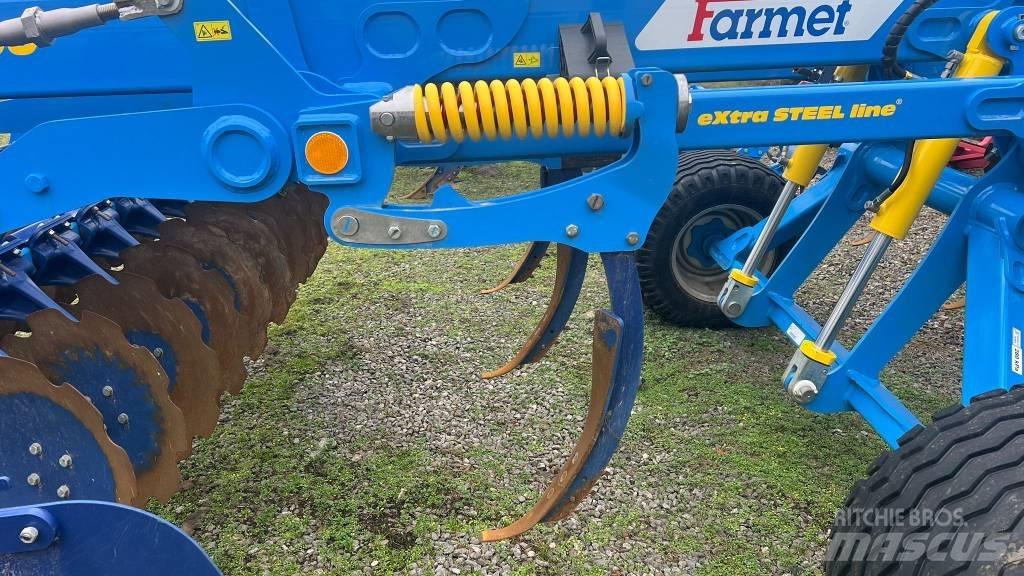 Farmet Triton 300 P المحراث الحفار