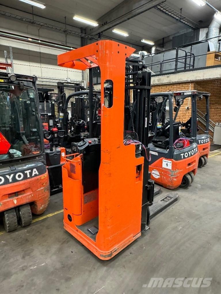 Toyota SSE135L شاحنات مناولة ذاتية الدفع