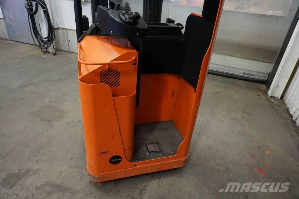 Toyota SSE135L شاحنات مناولة ذاتية الدفع