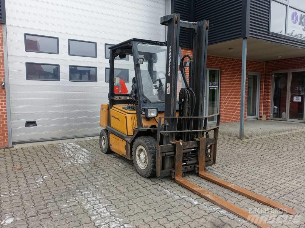 Jungheinrich DFG 25 شاحنات الديزل