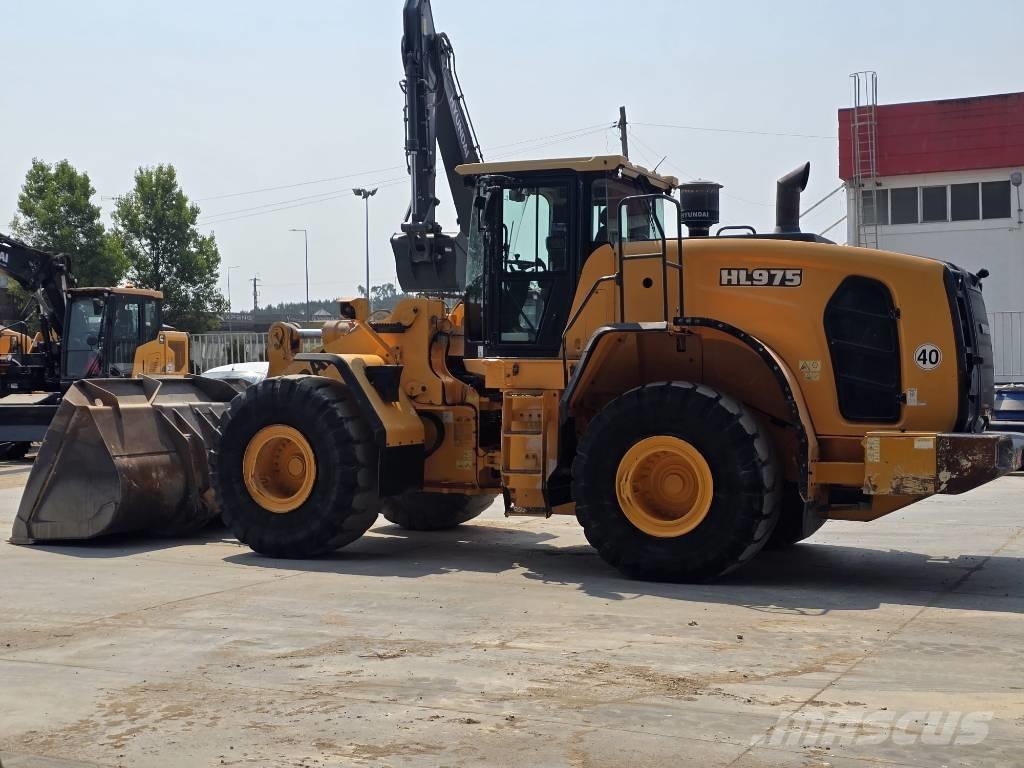 Hyundai HL 975 لوادر بعجل