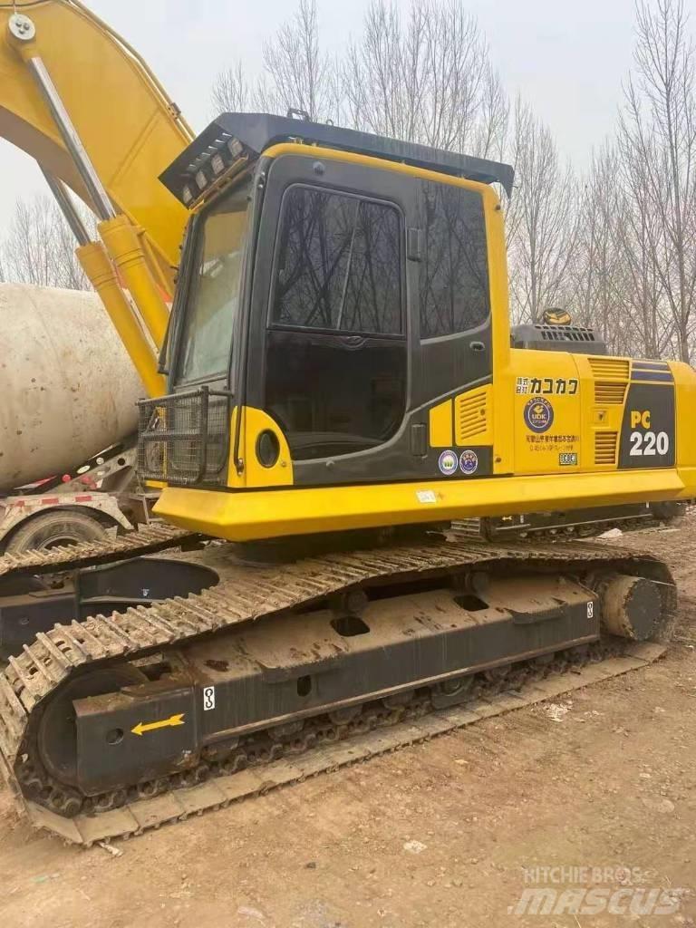 Komatsu pc220-8 حفارات زحافة