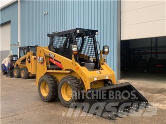 CAT 216 B 3 لوادر صغيرة