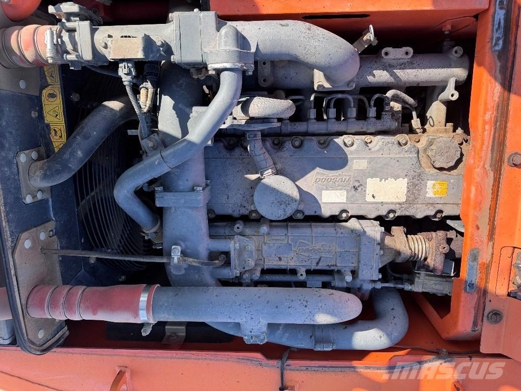 Doosan DX 140 LC-3 حفارات زحافة