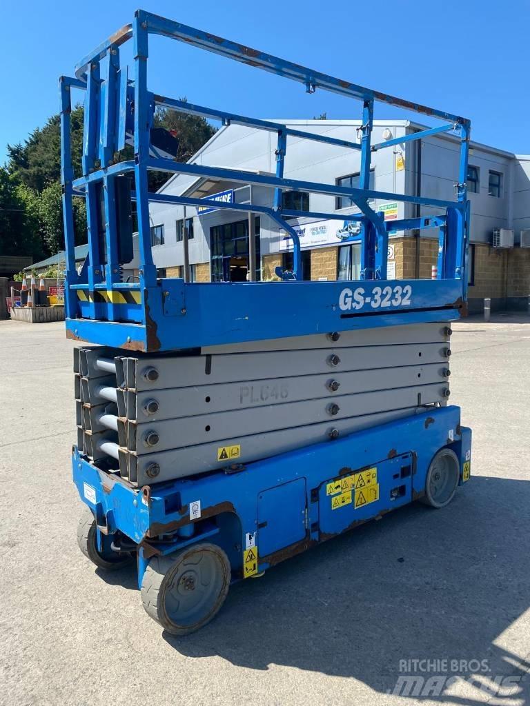 Genie GS 3232 رافعات مقصية الشكل
