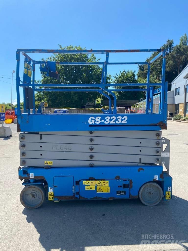 Genie GS 3232 رافعات مقصية الشكل
