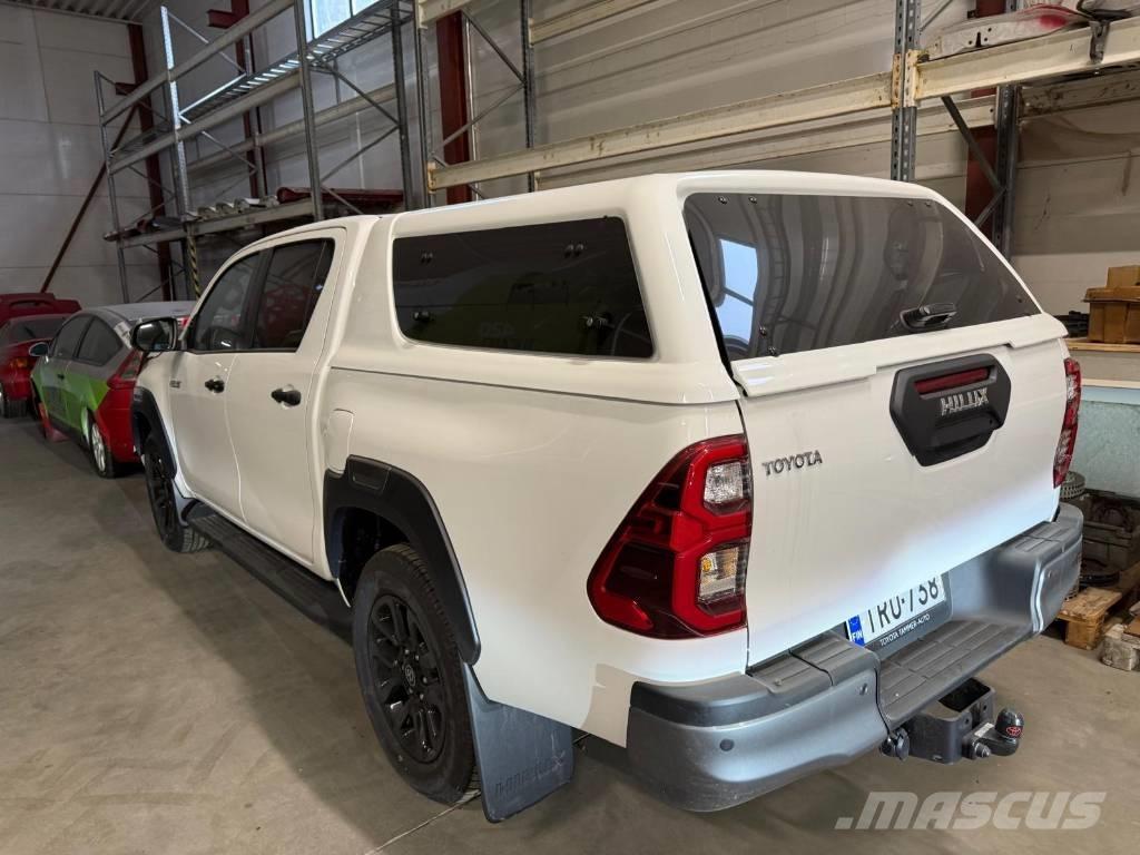 Toyota Hilux 2.8D شاحنة مقفلة
