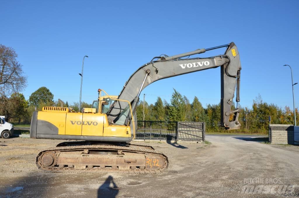 Volvo EC 240 C L حفارات زحافة