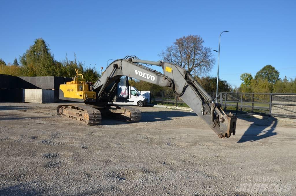 Volvo EC 240 C L حفارات زحافة