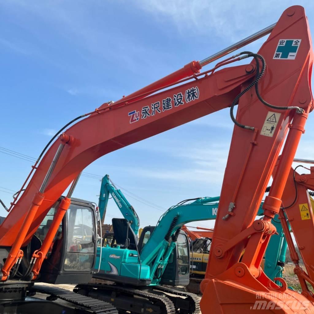 Hitachi ZX 240 حفارات زحافة