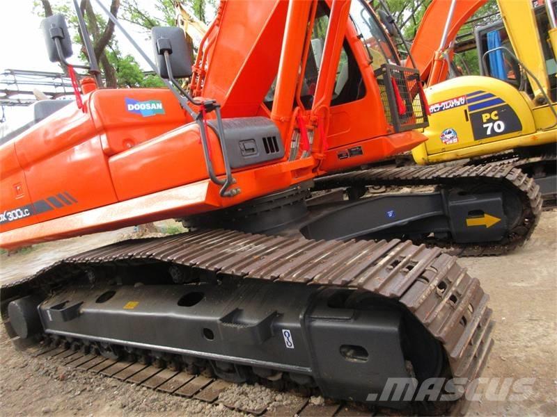 Doosan DX 300 حفارات زحافة