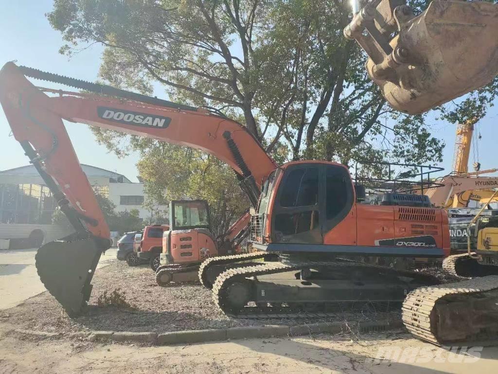 Doosan DX 300 LC حفارات زحافة