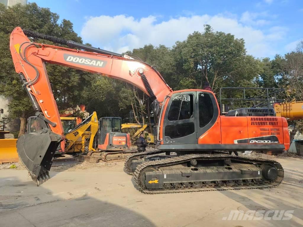 Doosan DX 300 LC حفارات زحافة