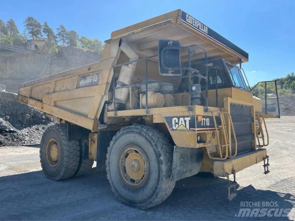 CAT 771D شاحنات المخلفات الصلبة