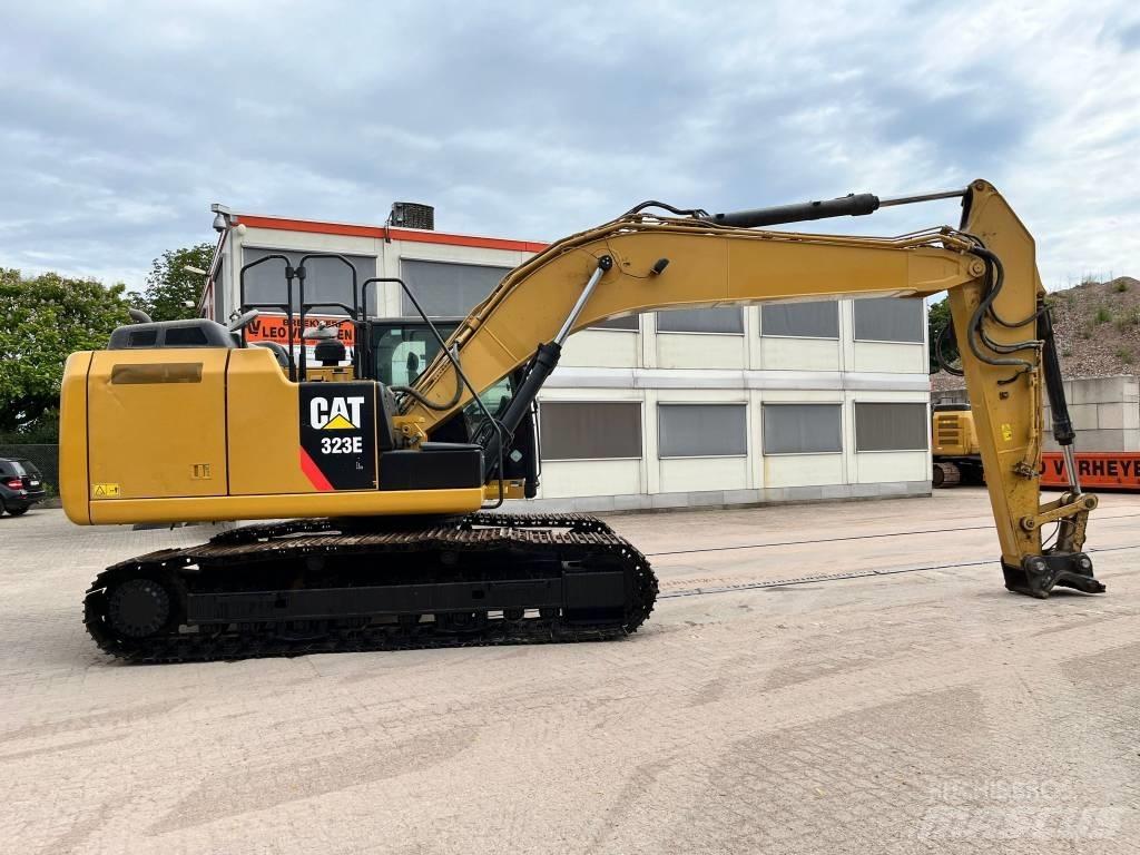 CAT 323EL حفارات زحافة