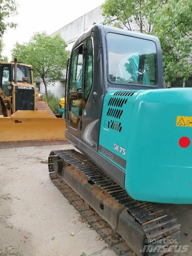 Kobelco SK 75 حفارات زحافة