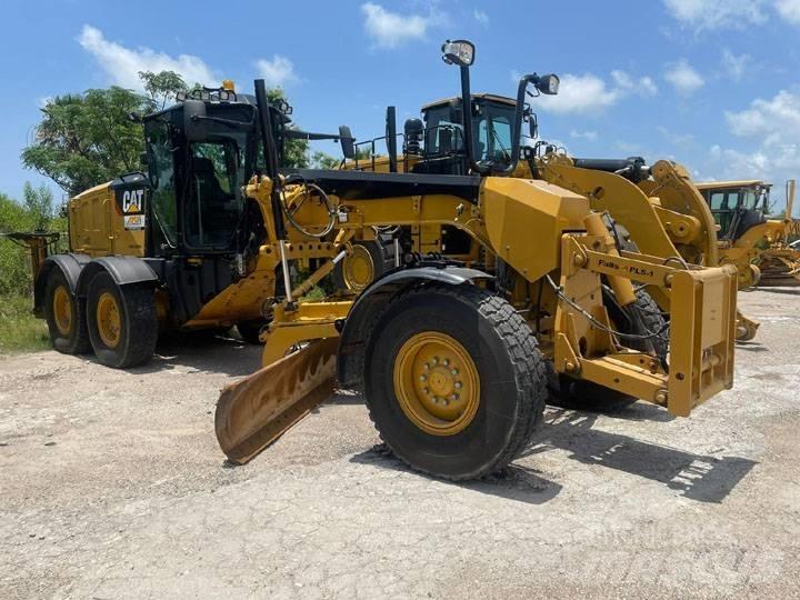 CAT 12 M 3 معدات تمهيد الطرق