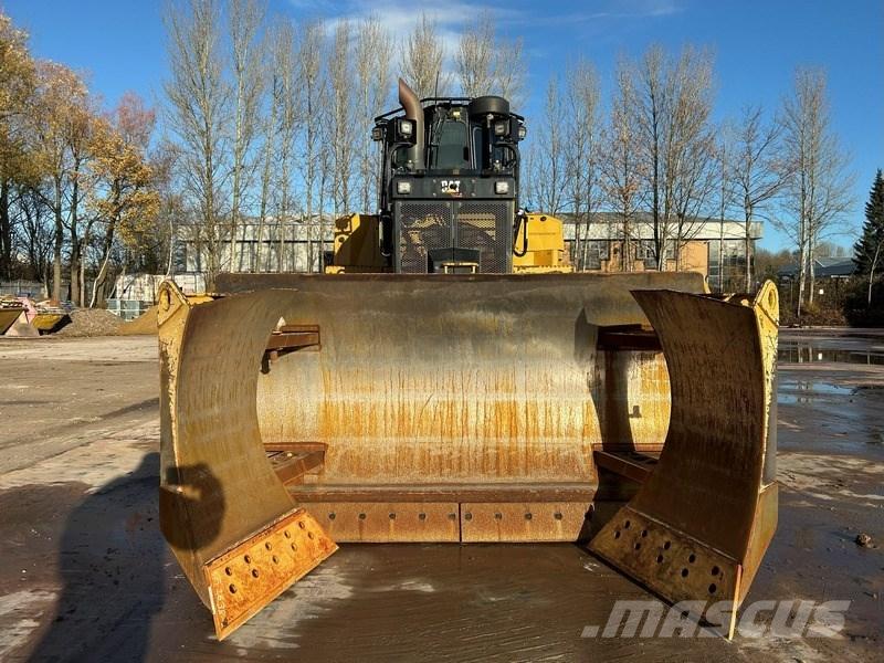 CAT D 6 LGP بلدوزرات مجنزرة