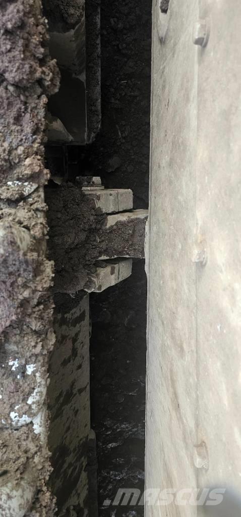 CAT D 11 N بلدوزرات مجنزرة