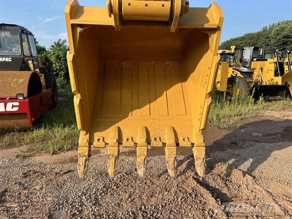 CAT 330 D حفارات زحافة