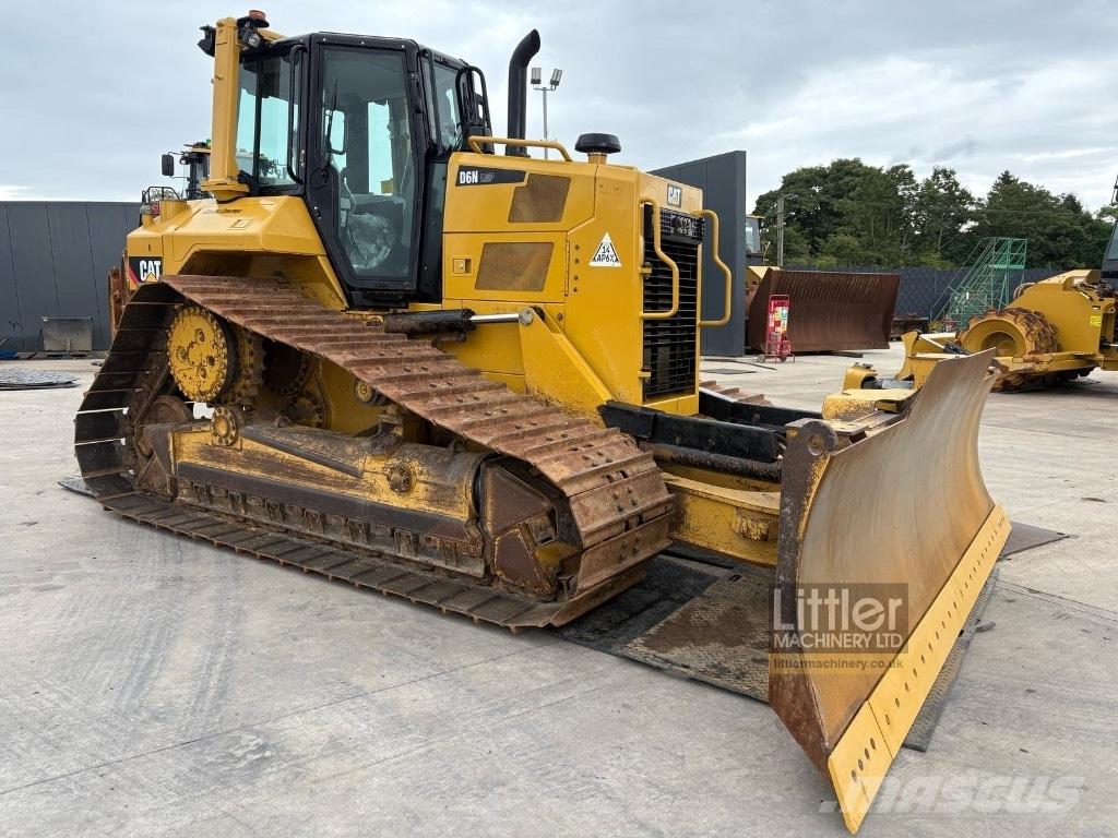 CAT D 6 N LGP بلدوزرات مجنزرة