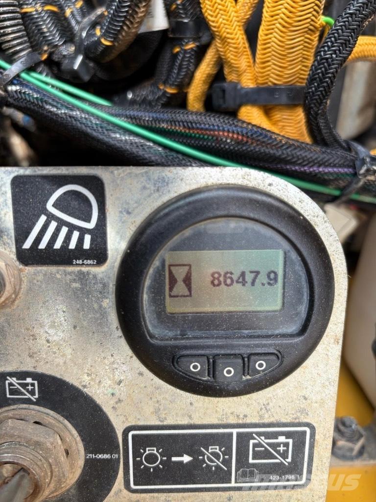 CAT D 6 N LGP بلدوزرات مجنزرة