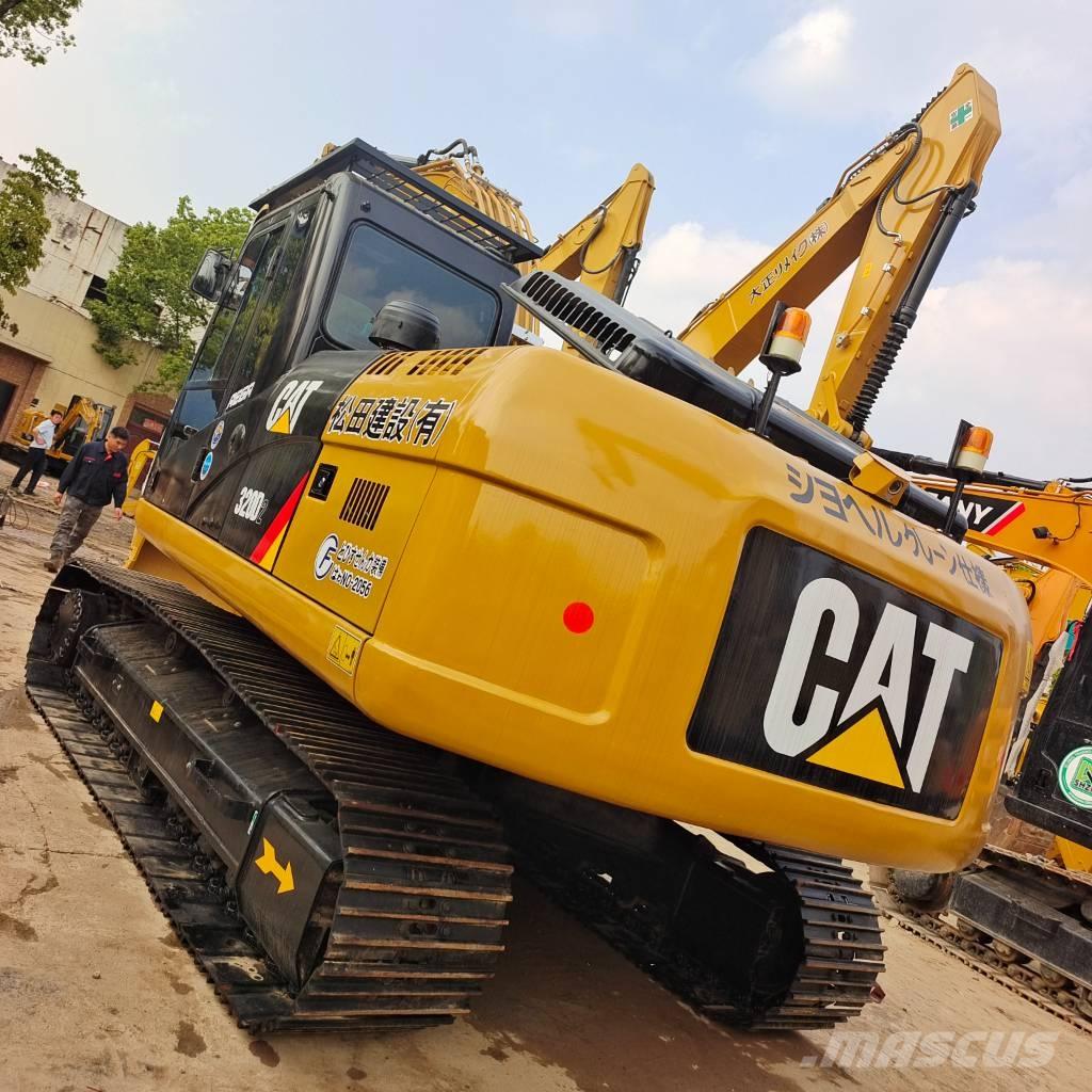 CAT 320D2 حفارات زحافة