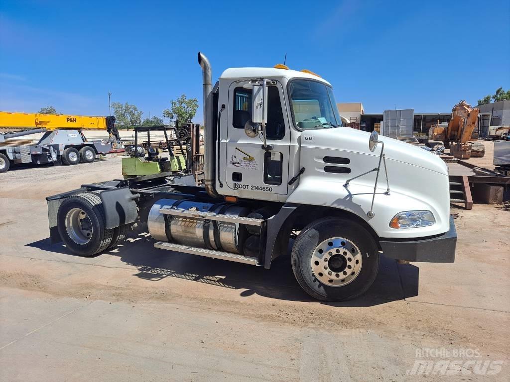 Mack CX612 وحدات الجر