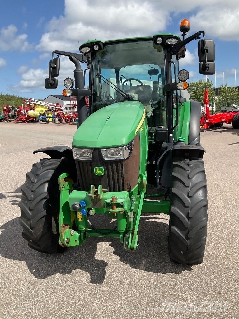 John Deere 5100 R الجرارات